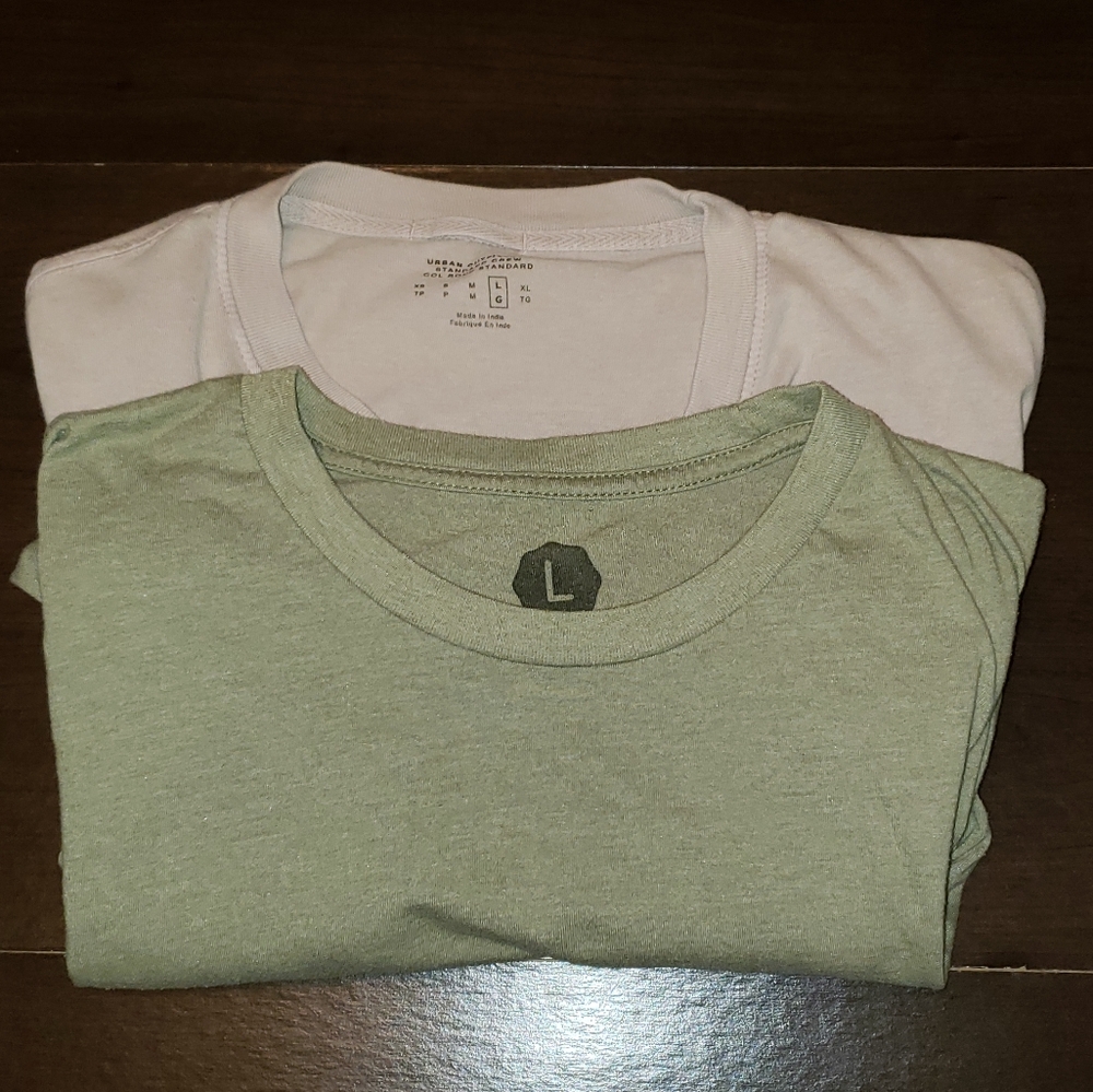 2 Crew Neck T-Shirts - L